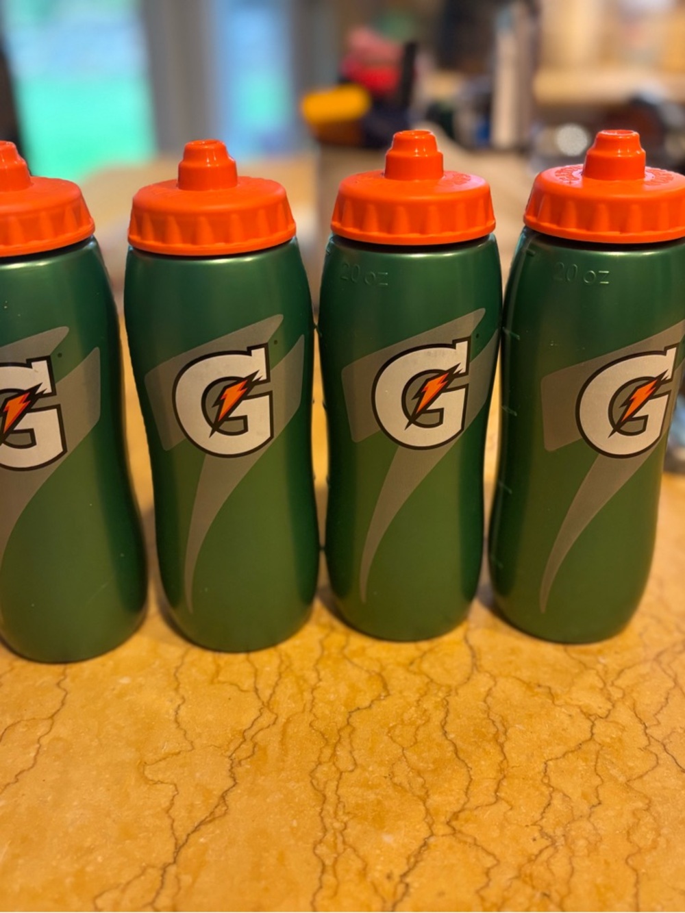 Set of 4 plastic Gatorade water   B-O-T-T-L-E 20 oz